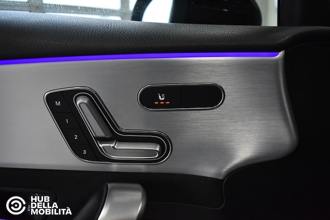 MERCEDES-BENZ A 180 d Automatic Premium